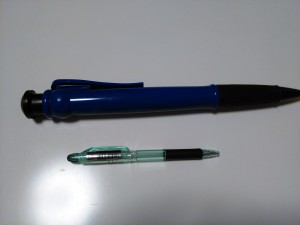 デカボールペン２